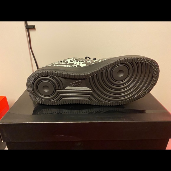 Nike Air force 1 Foamposite, size 9, new in box - Picture 3 of 4